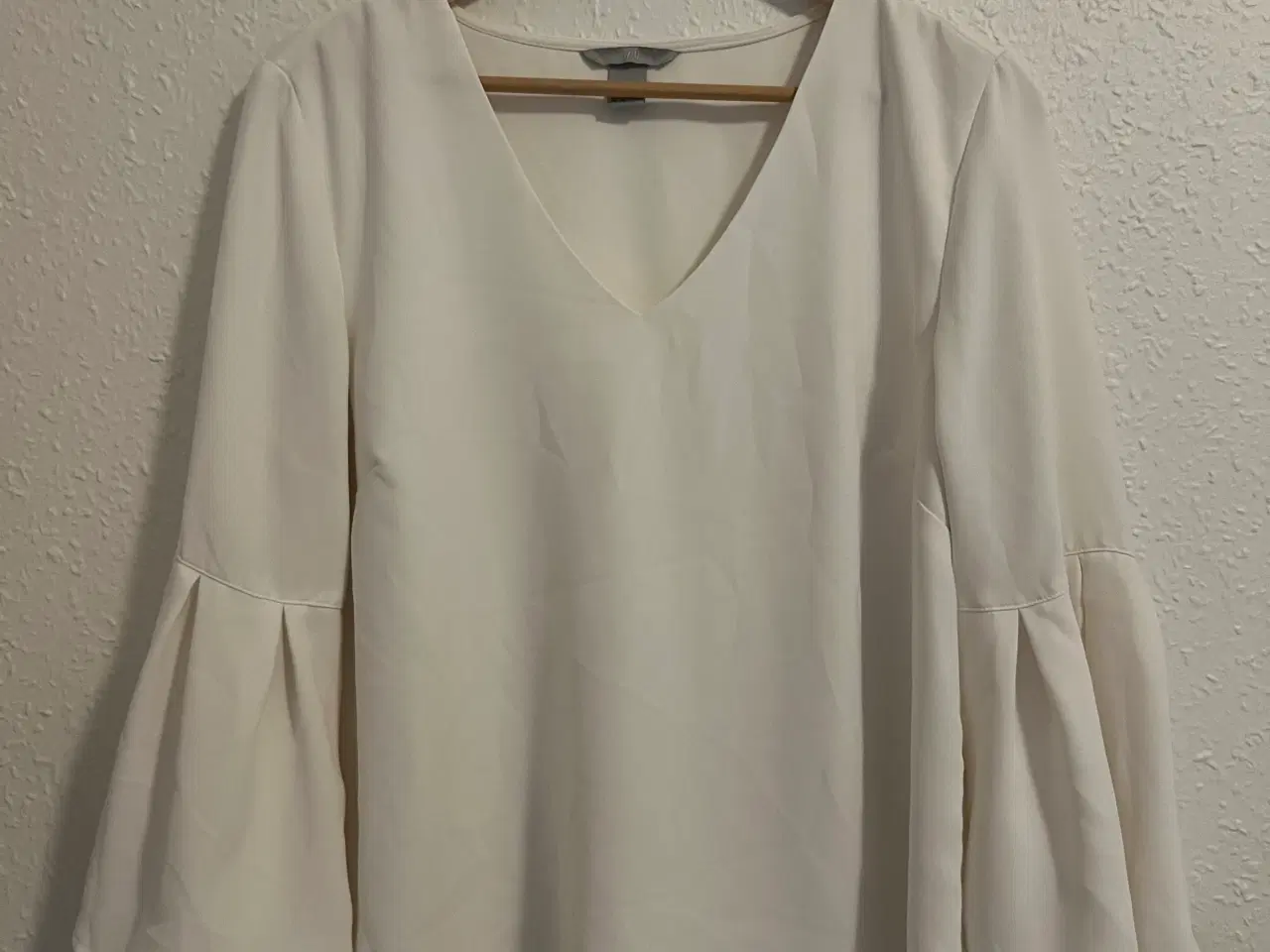 Billede 2 - H&M bluse str.44 hvid 50kr