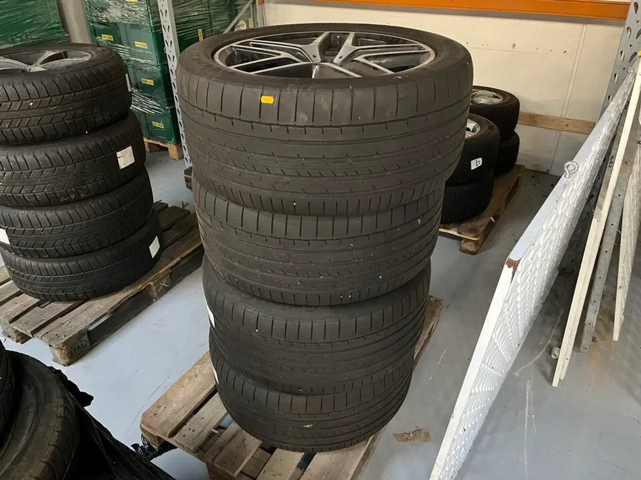 Billede 1 - 4. Stk. Dæk med AMG Alu fælge