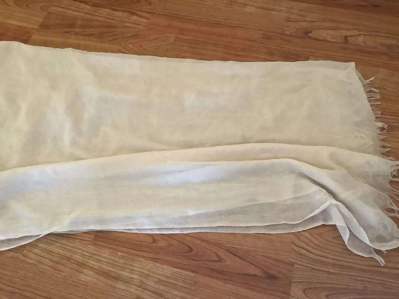 Billede 2 - Så flot langt hvidt tørklæde 190X110