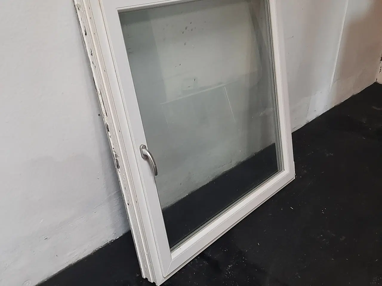 Billede 2 - Dreje-kip vindue i pvc 1318x120x1383 mm, højrehængt, hvid