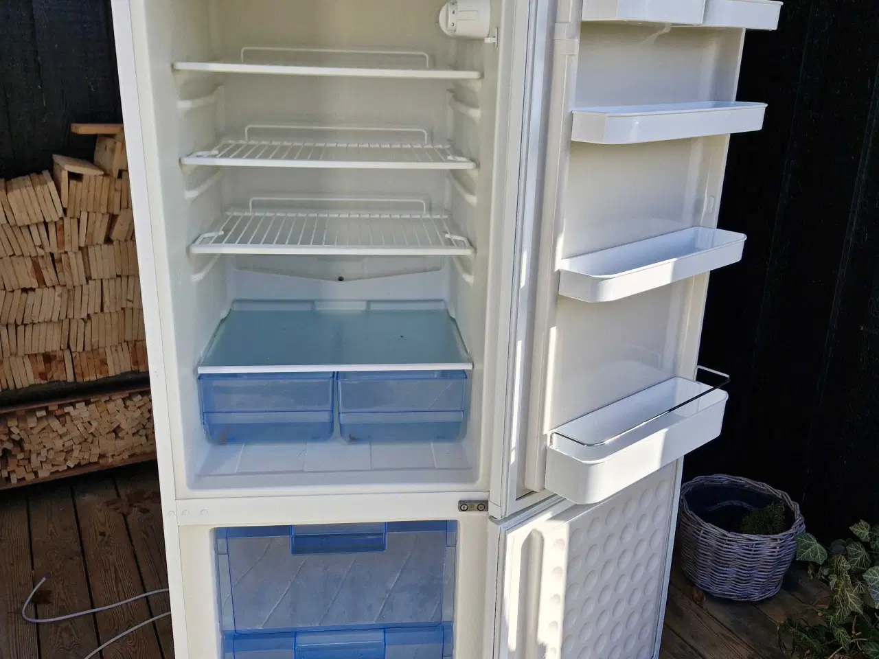 Billede 1 - Køle- fryseskab m 2 låger. SOLGT