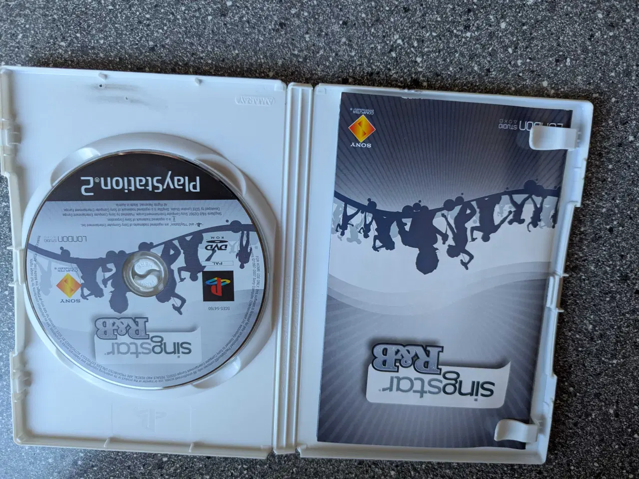 Billede 4 - Ps2 singstar pakke 4 spil/ 6 microfoner 