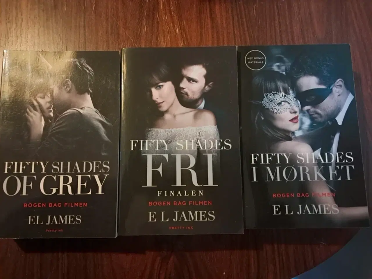 Billede 1 - Fifty shades of Grey bag om filmen 1-3 (komplet)