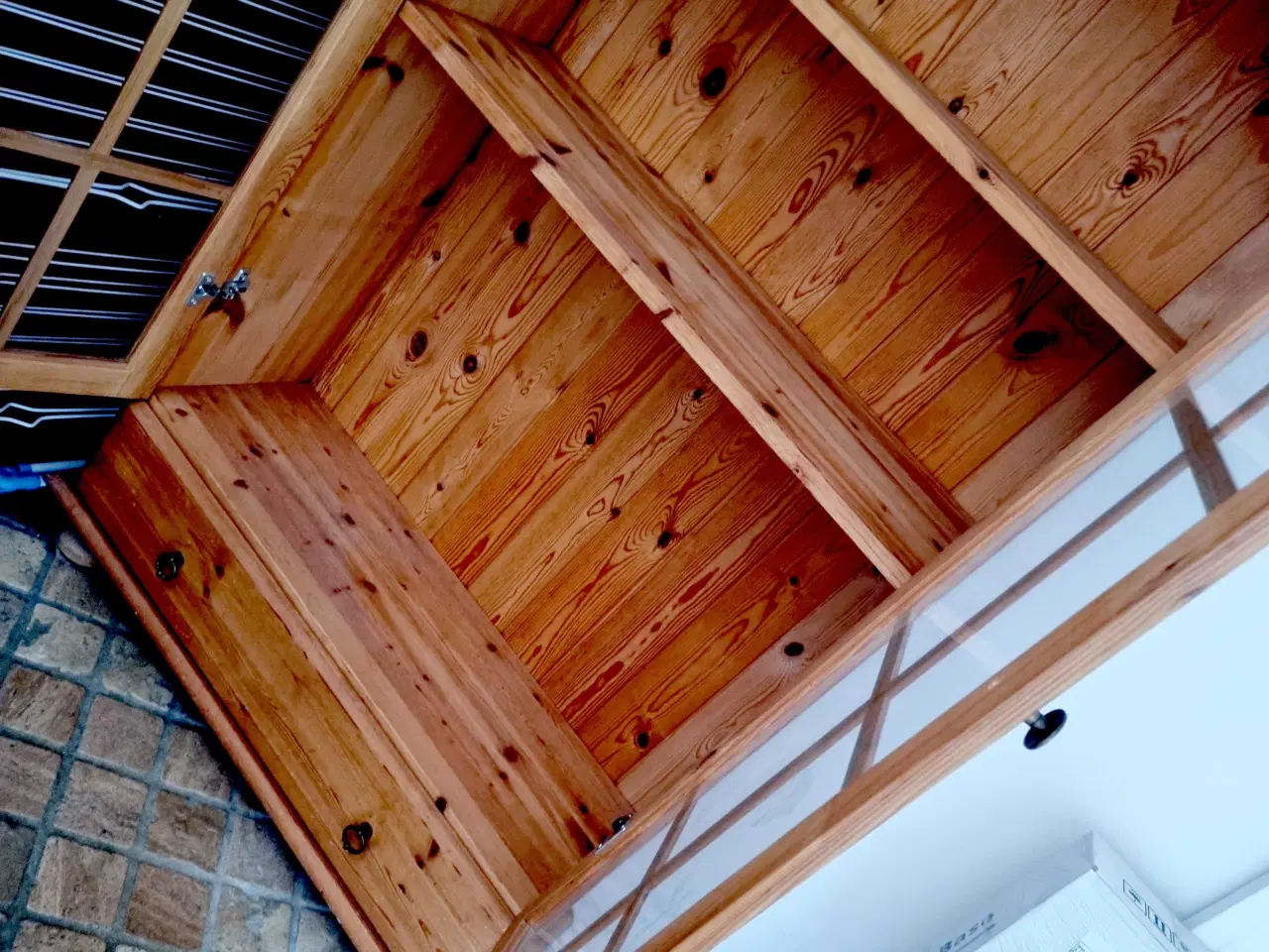 Billede 5 - Flot velholdt vitrinskab I fyrretræ  180cm H