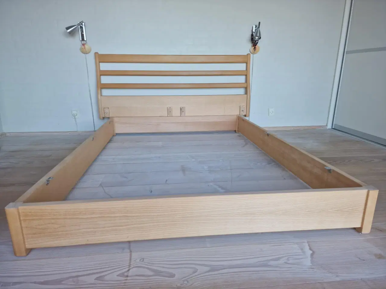 Billede 1 - Sengegavl og ramme i bøg