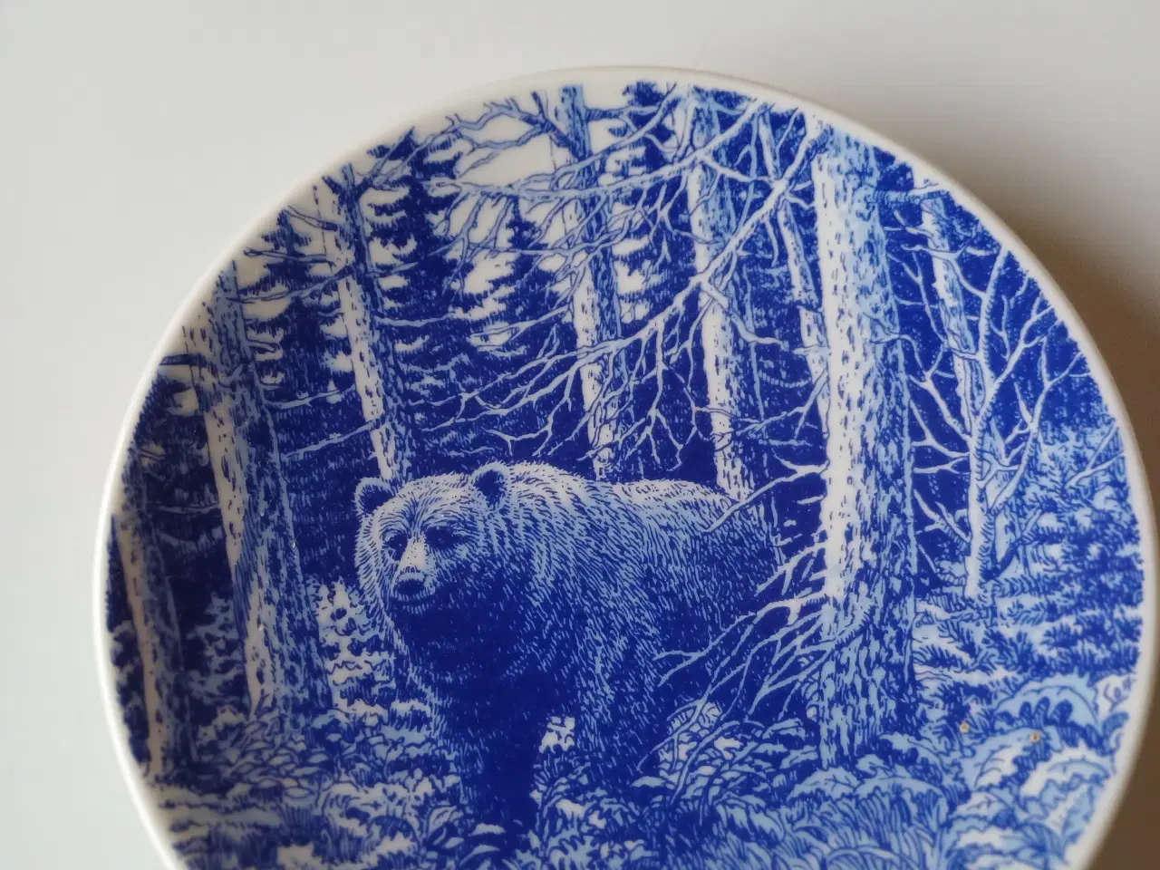Billede 1 - Blåbjørn platte blå/hvid porcelæn mrk. Porsgrund