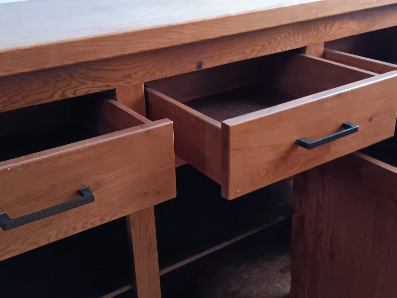 Billede 3 - Solid skænk sælges