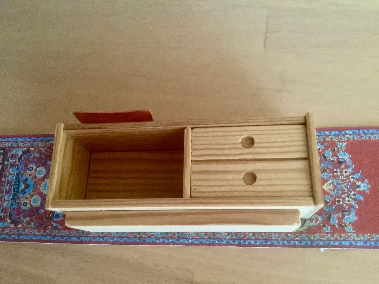 Billede 2 - Telefonbænk til Lisa dukkehus.