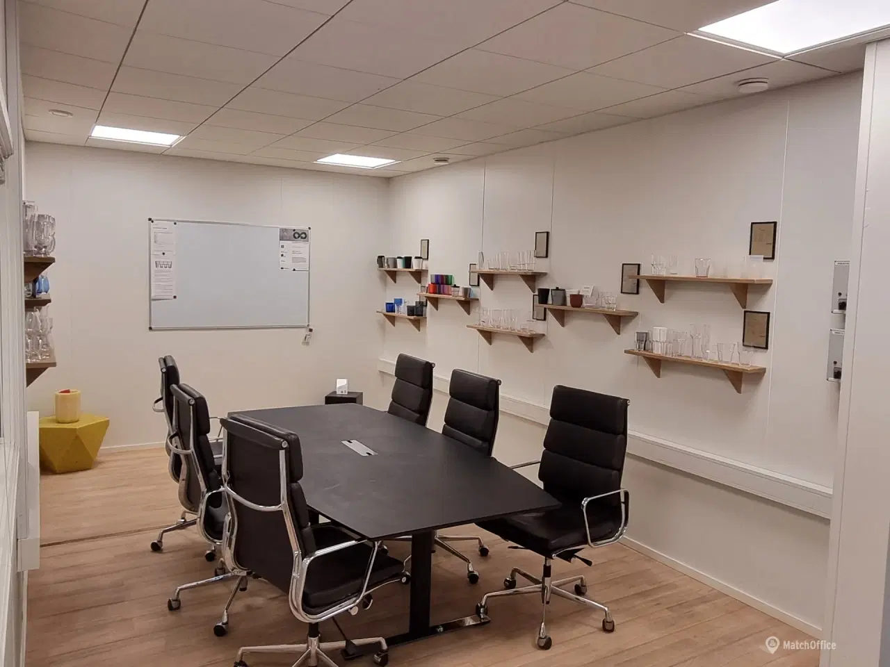 Billede 12 - Lager med pænt kontor