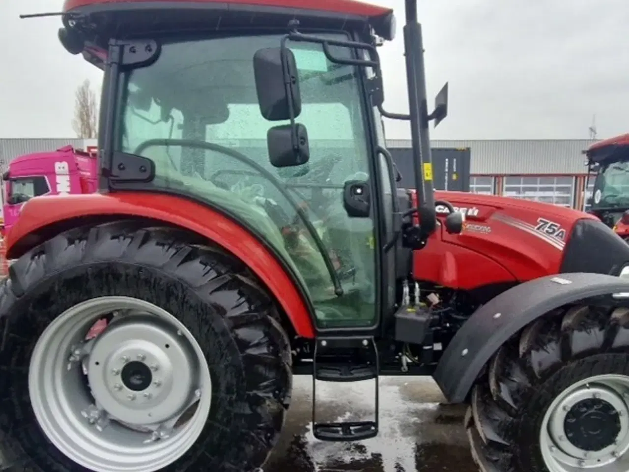 Billede 6 - Case IH Farmall 75 A Med frontlift og koblingsfrit vendegear og brede hjul.