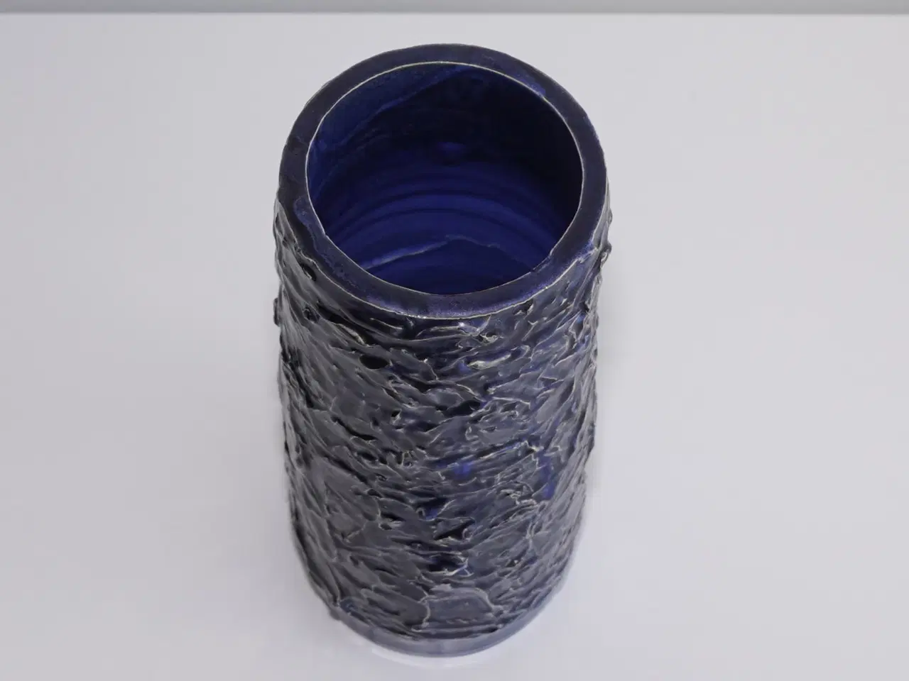 Billede 4 - Keramik vase med fint relief mønster