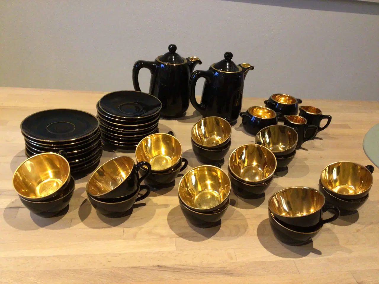 Billede 1 - Norden Porcelain mokka/kaffestel sort m. “Guld”