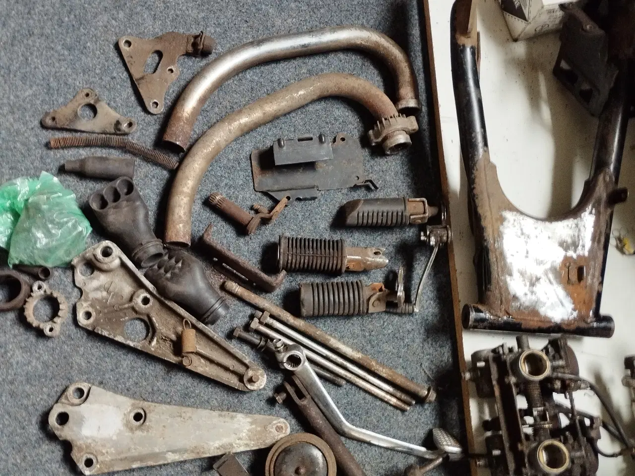 Billede 4 - Reservedele til Suzuki GXS 250,    (se %)