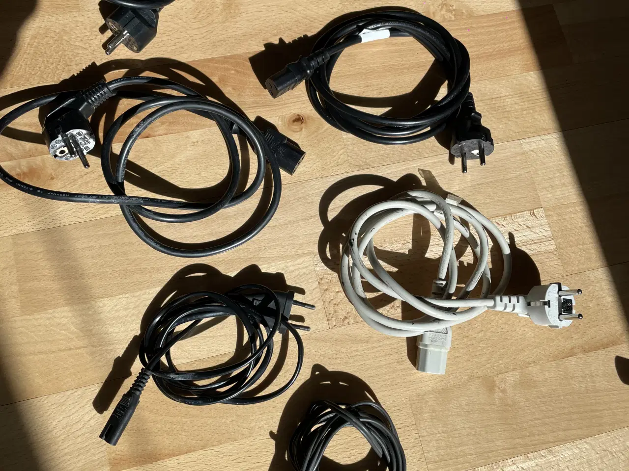 Billede 1 - 7.stk Strøm kabler/ledning