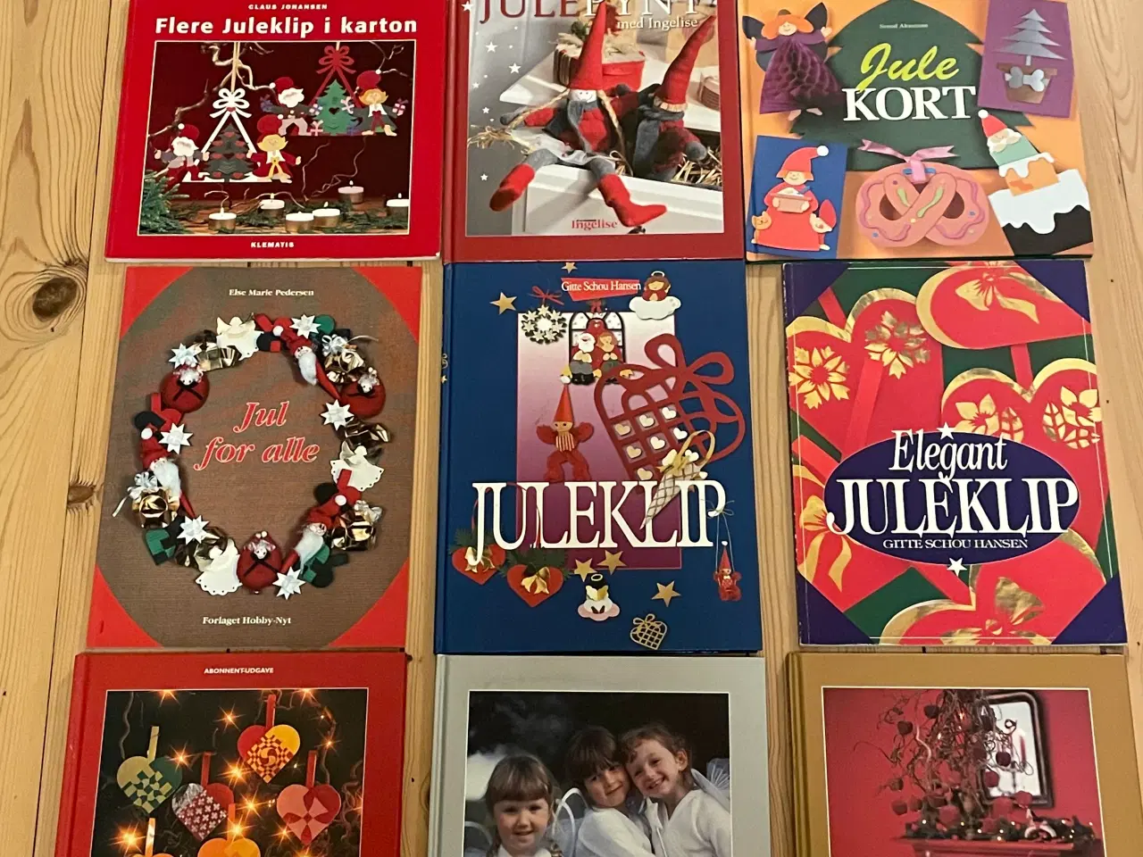 Billede 1 - Julebøger med juleklip og trylledej