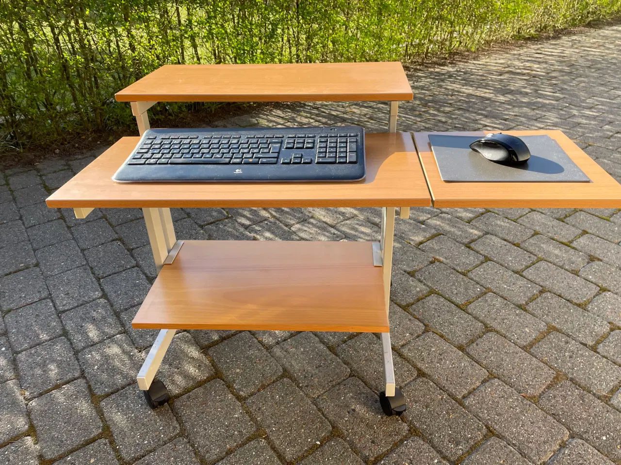 Billede 3 - Computerbord m/justerbar højder