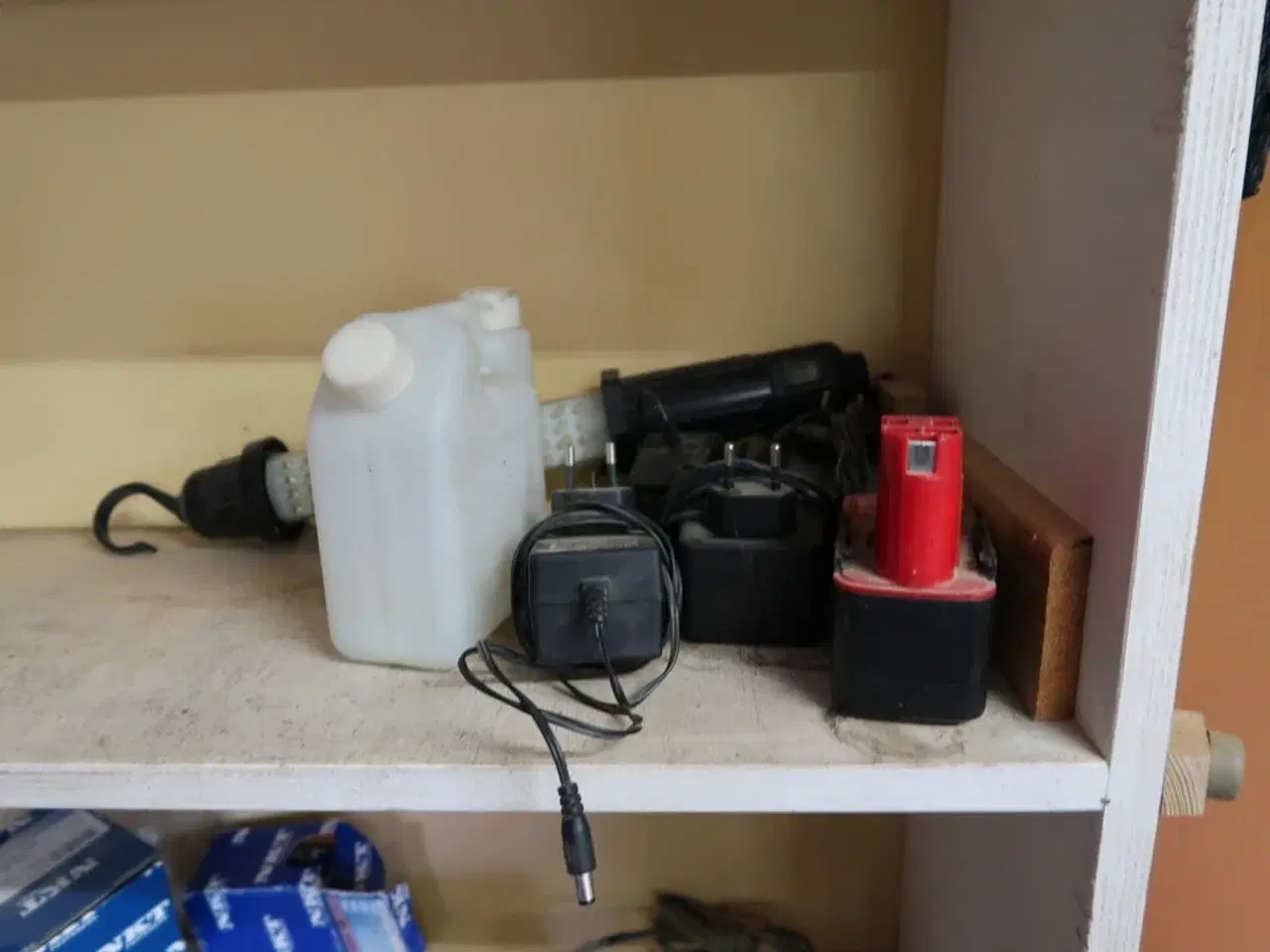 Billede 4 - Div. Ladere, batterier, søm, skruer m.m.