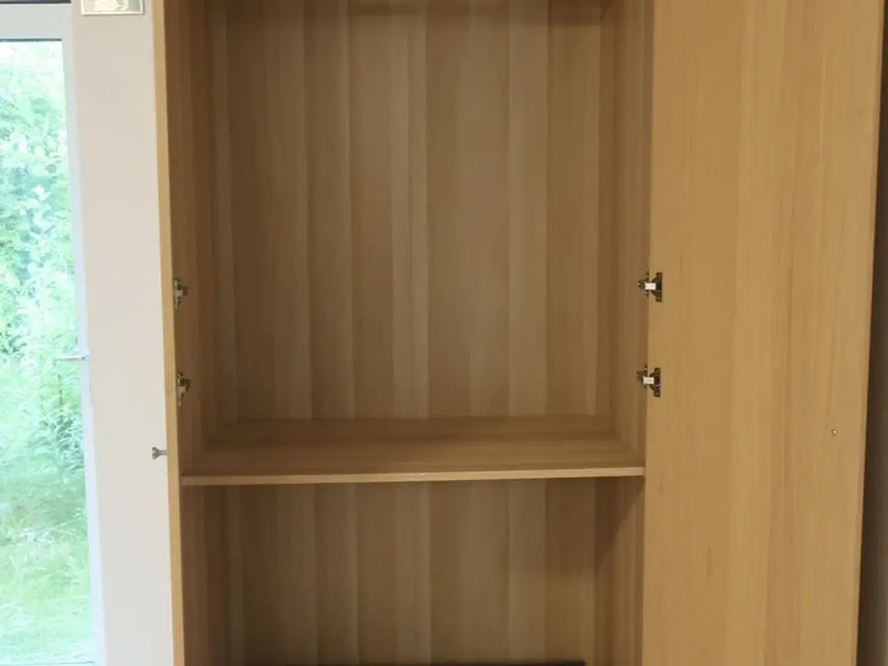 Billede 2 - Klædeskab