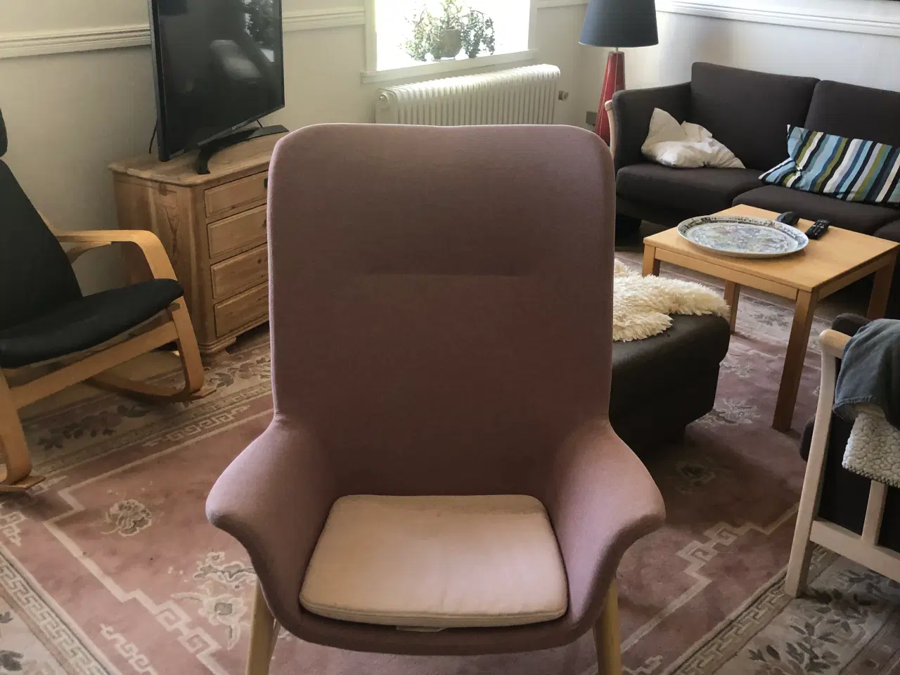 Billede 1 - Flot gl. rosa stol som er i fin stand.