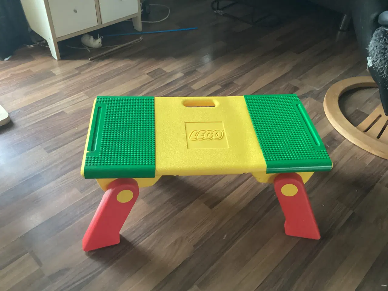 Billede 1 - Lego Bord og Lego Opbevaringskasse.