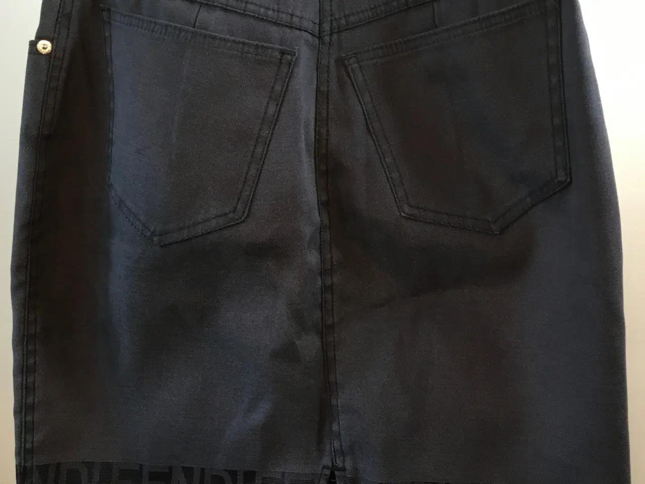 Billede 5 - Fendi, superflot nederdel, str 38