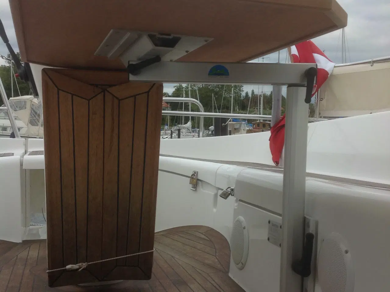 Billede 6 - Cockpitbord (teak), med bordsystem.
