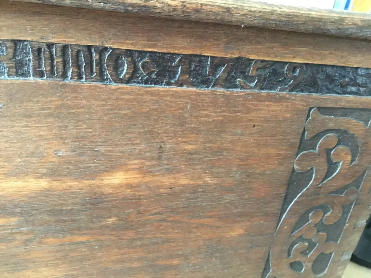 Billede 4 - Antik kiste fra 1759 i egetræ med flad låg.