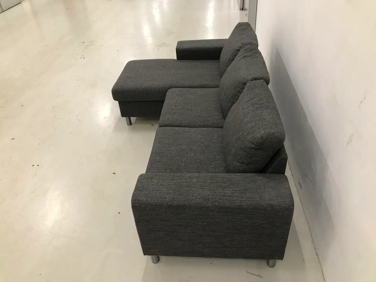 Billede 8 - Chaiselong sofa m/vendbar chaiselong mørke grå.