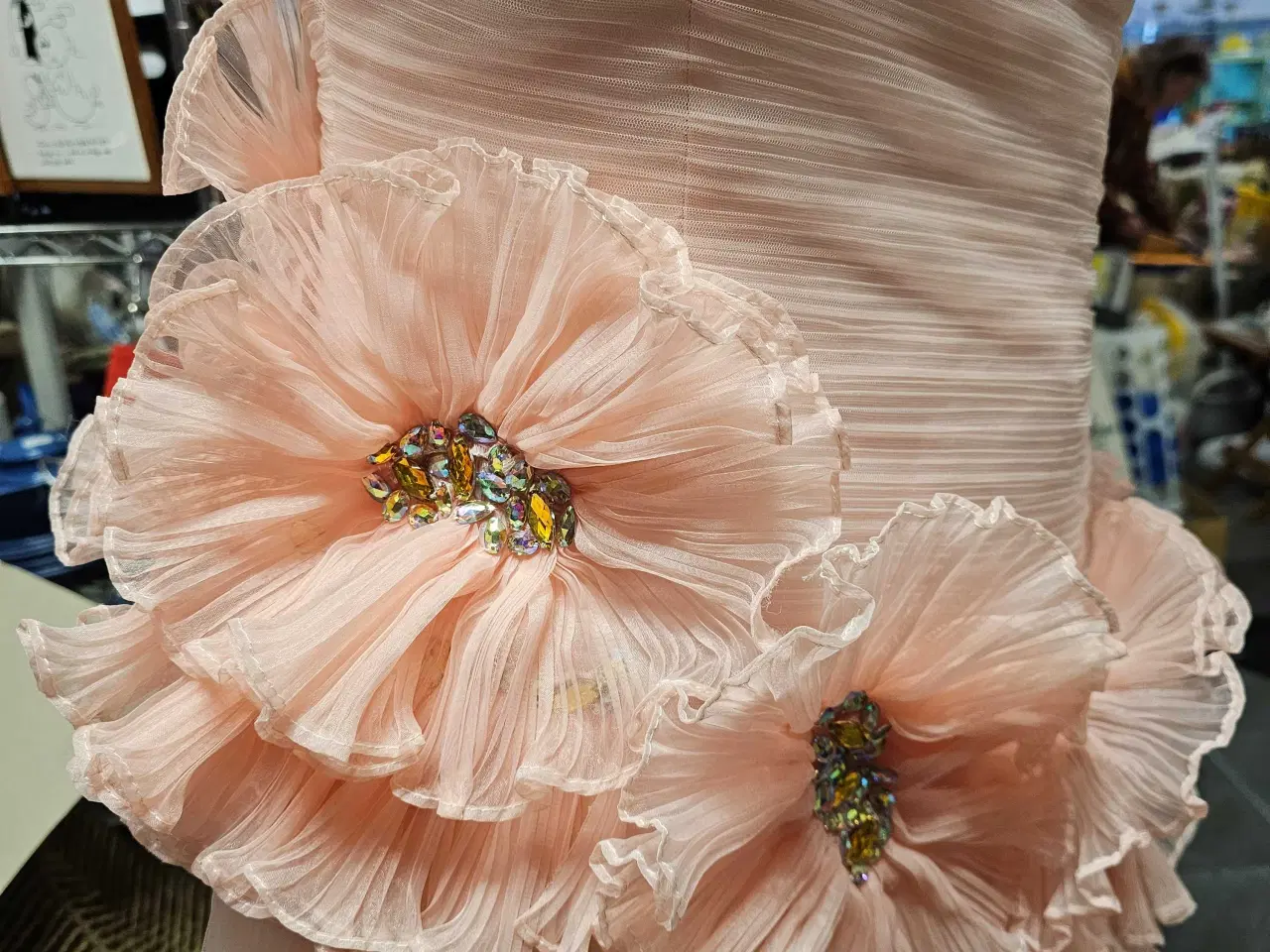 Billede 2 - Laksefarvet selskabskjole str S