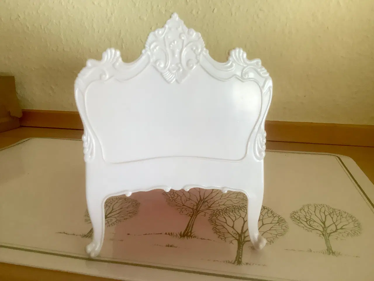 Billede 6 - Sød dukkeseng som passer til Barbie børn.