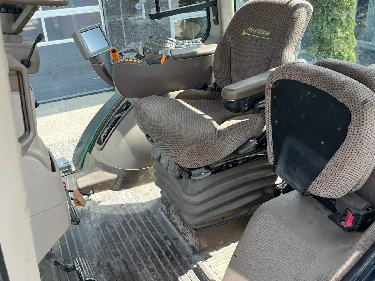 Billede 8 - John Deere 7230R Med frontlift. Stor stærk traktor til små penge