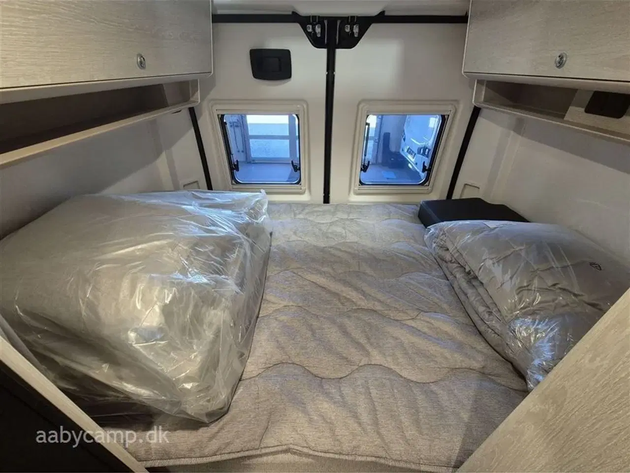 Billede 19 - 2023 - Tourne 6.0   solcelle. 200 Ah lithium Batteri. 2000w Inverter. kompressor køleskab. Elektrisk gulvvarme. Webasto Dieselfyr. Anhængertræk. udvendig bruser. Kun 43,000 km!!!