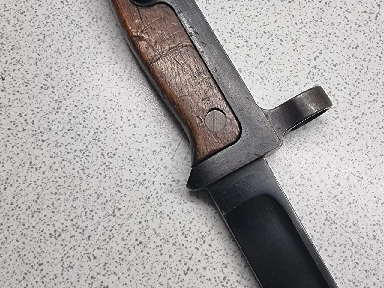 Billede 4 - Dansk kårde-bajonet 1915 m. læderskede.