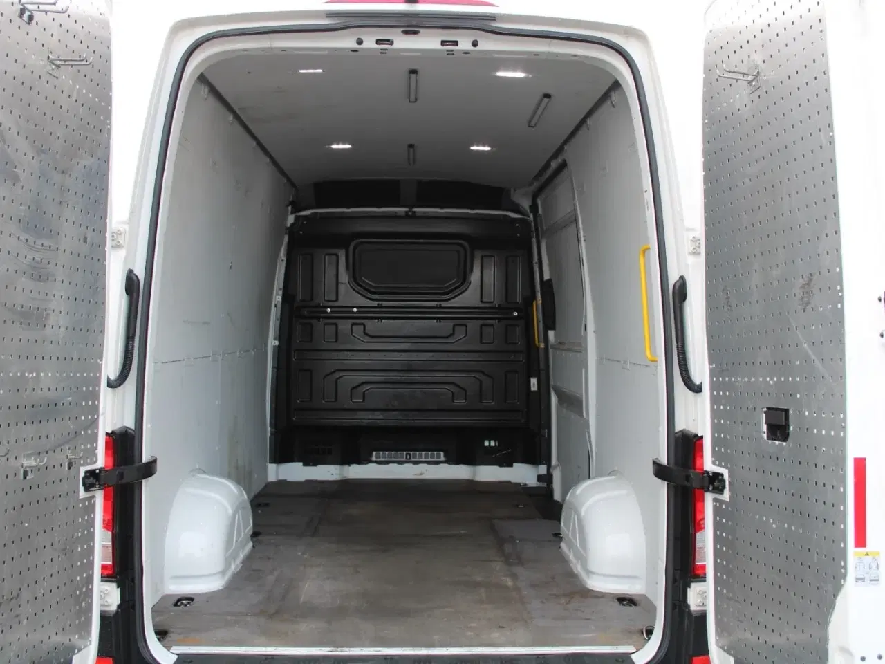 Billede 8 - VW Crafter 35 2,0 TDi 177 Kassevogn L3H2 aut.