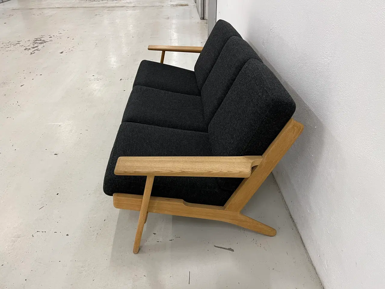 Billede 6 - Hans J Wegner Ge-290/3 Pers.Sofa i mørkegrå uld.