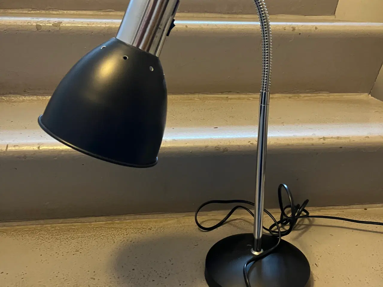 Billede 1 - Bordlampe i sort