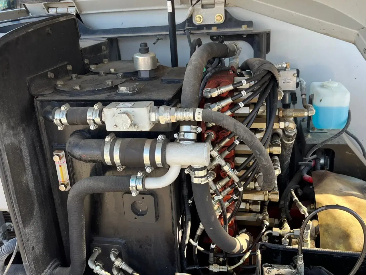 Billede 15 - Takeuchi TB260 Hydraulisk skovlskifte med kipbar planerskovl