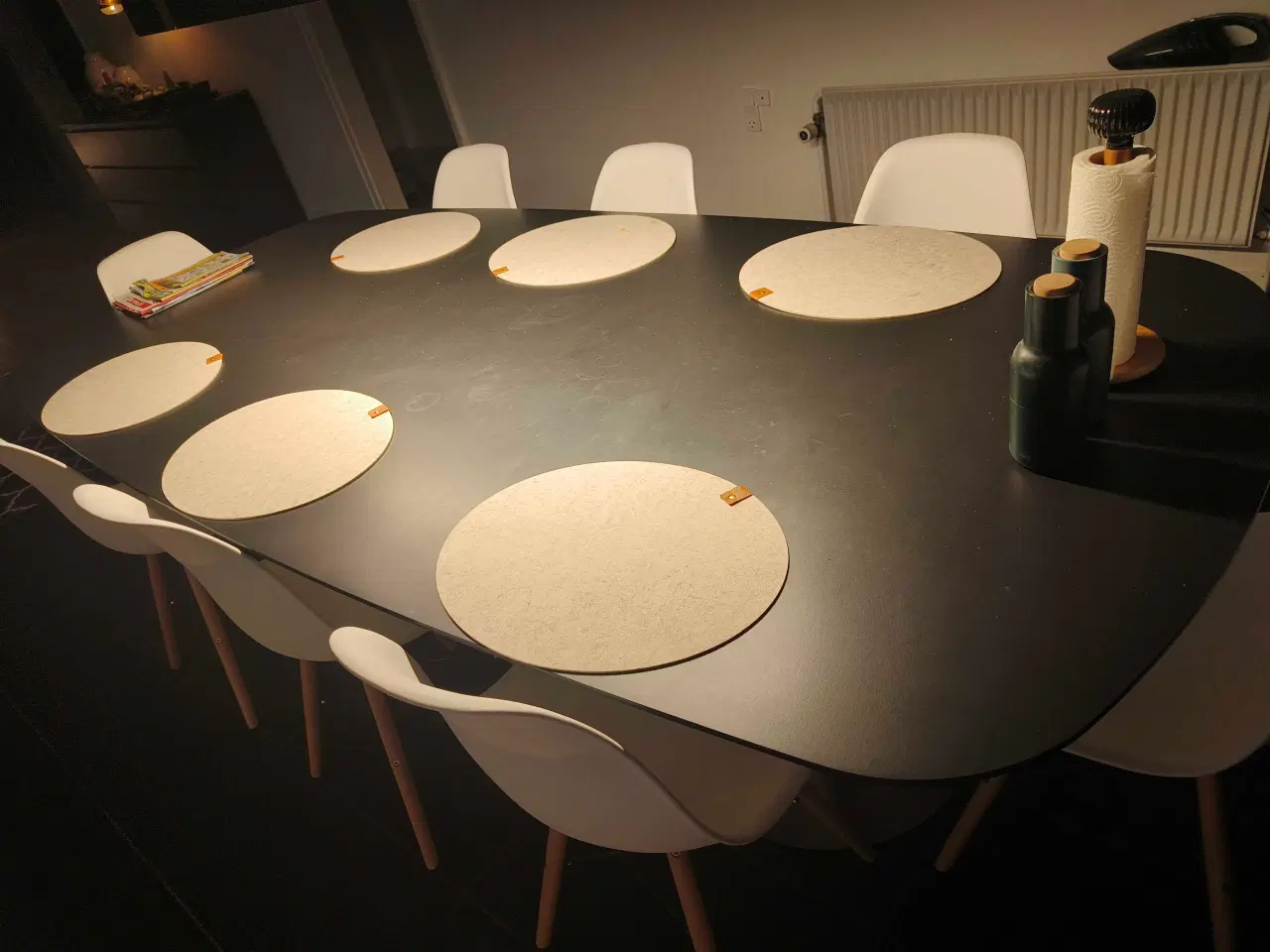 Billede 3 - Spisebord i linoleum incl. 8 stole