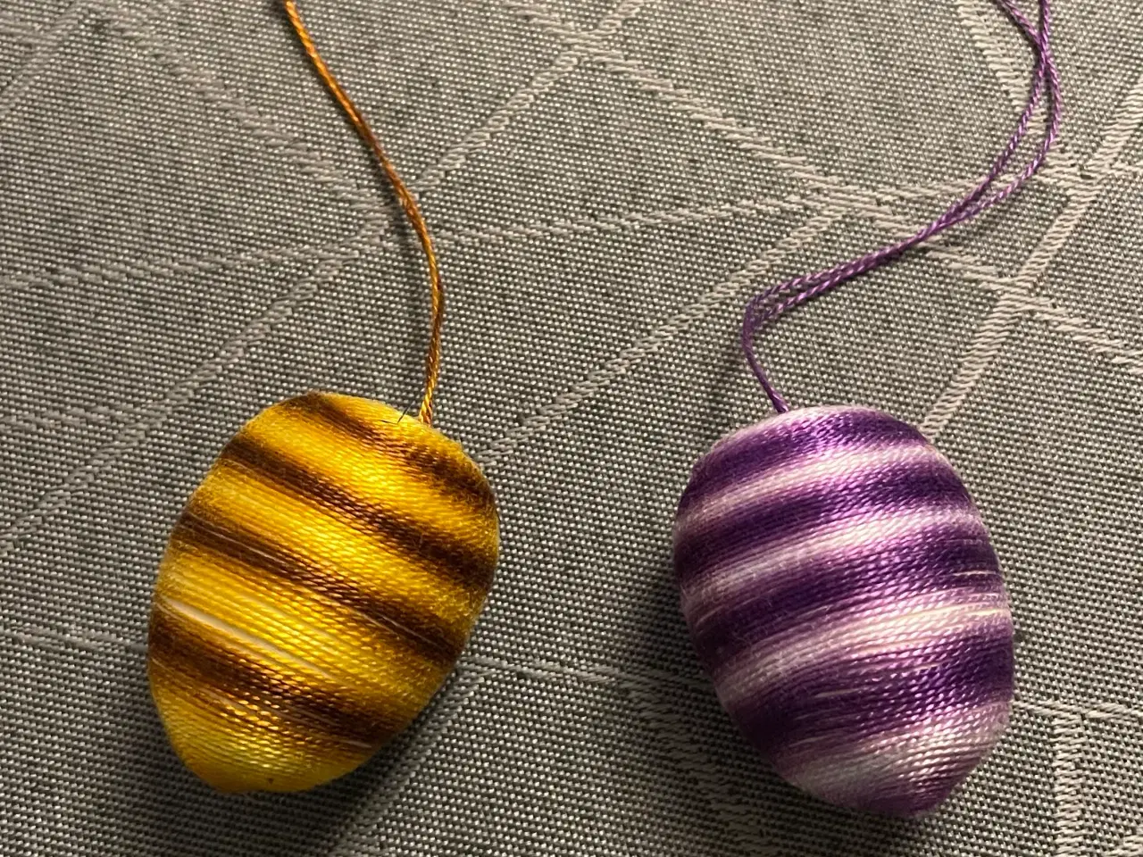 Billede 2 - 26 tråd håndviklede æg til ophæng. Pris pr. stk..