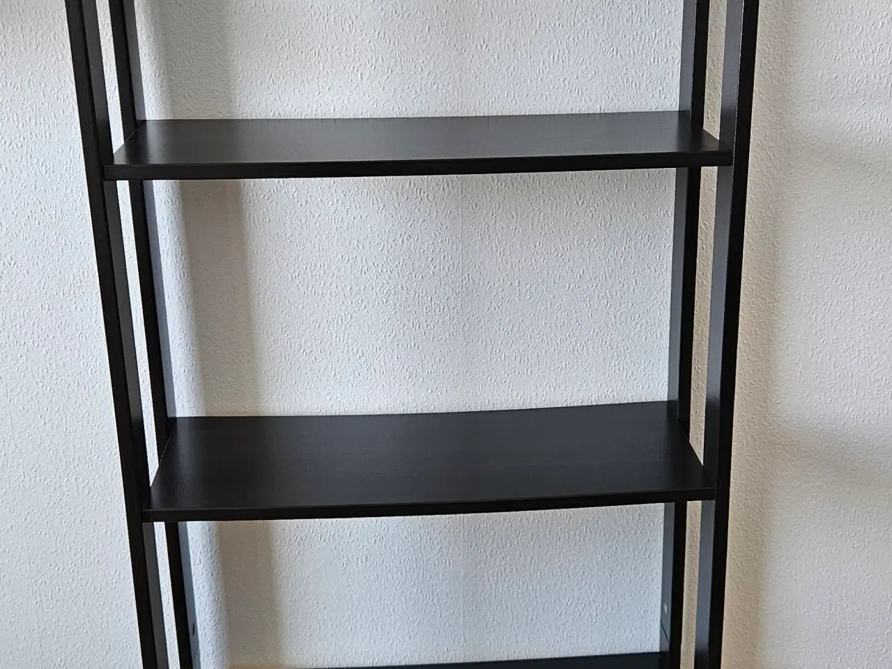 Billede 5 - Sovesofa, Reol, lille kommode på hjul, skrivebord,