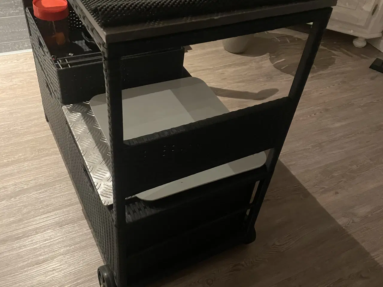 Billede 3 - Fantastisk fin  rullebord- serverings - opbevaring