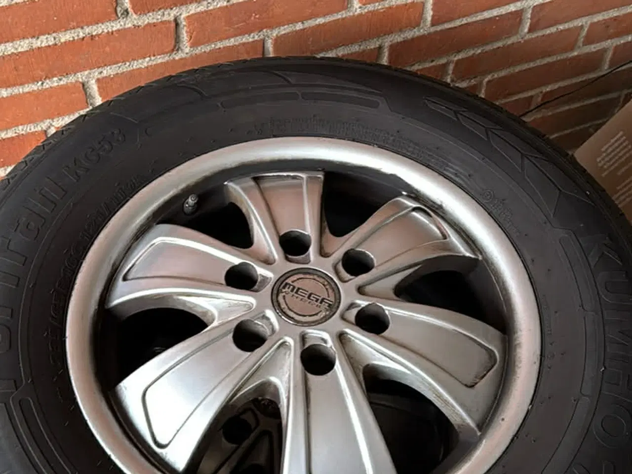 Billede 2 - 4 sommerdæk på alufælge -til Mercedes Sprinter bus