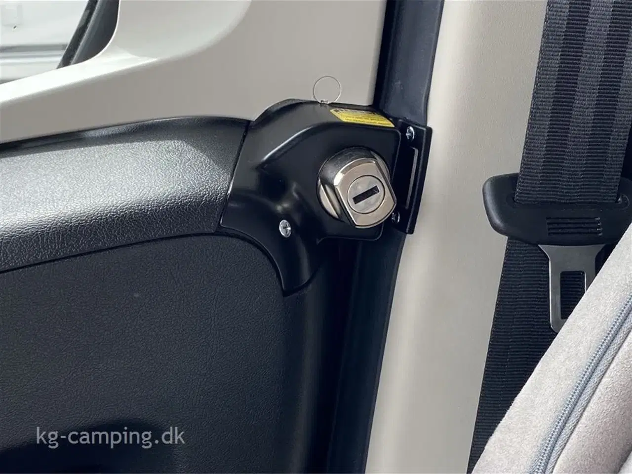 Billede 13 - 2022 - Carado V337 "15 Edition"   Ekstrem velholdt autocamper