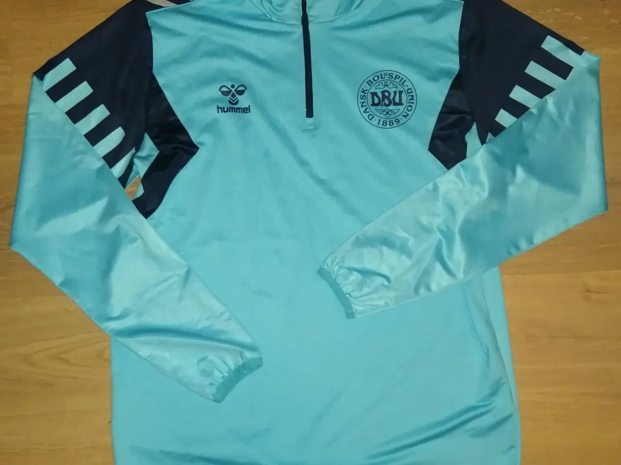 Billede 1 - DANMARK TRØJE HALFZIP 2023, STR. L, SOM NY