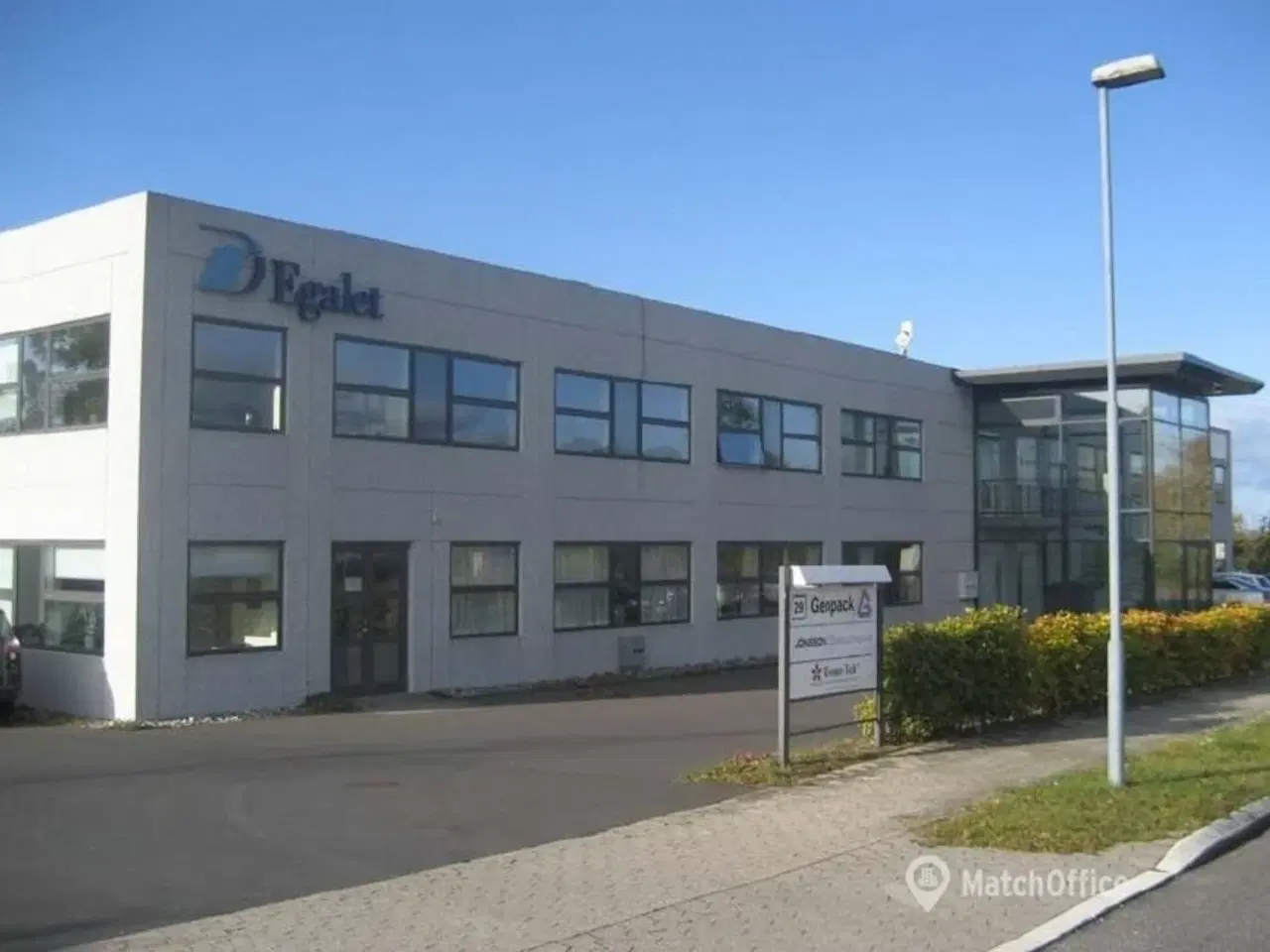 Billede 1 - Attraktivt kontorlokale i flot ejendom fra 2003.