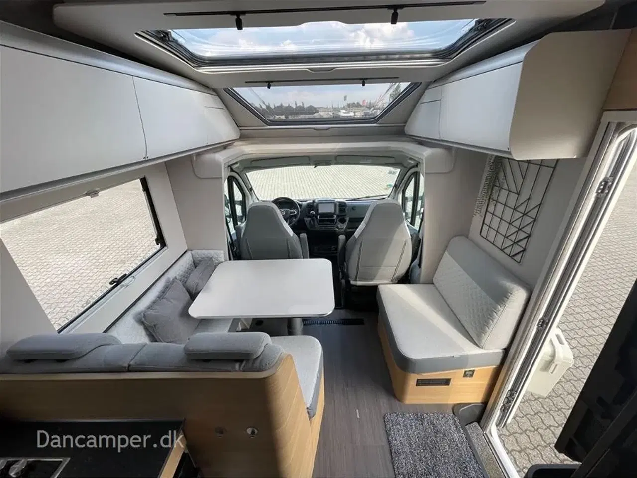 Billede 7 - 2022 - Adria Coral Plus S 670 SL 2 stk. Lithium batterier, solceller, 230 V inverter. Thetford gasovn. 140 HK Aut.gear