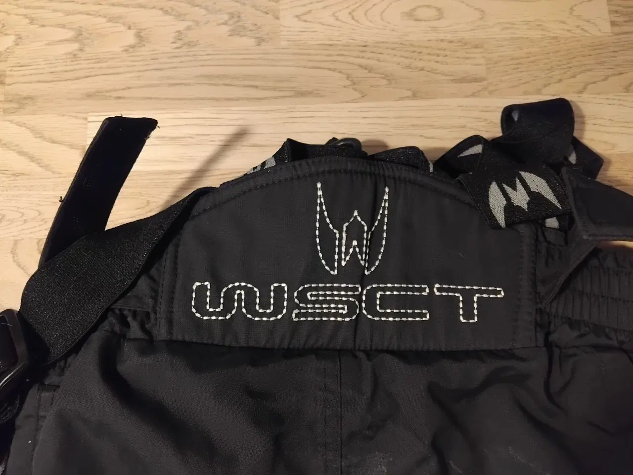 Billede 3 - Sorte skibukser. Kvindemodel str s.