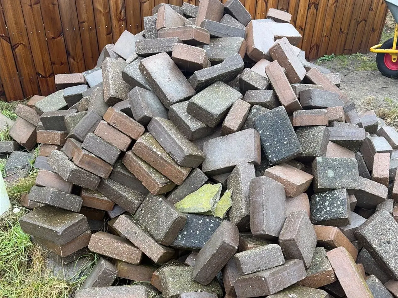 Billede 1 - Masser af gode belægningssten