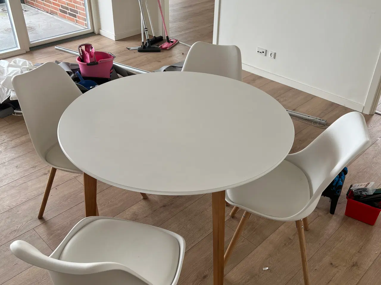 Billede 2 - Spisebord med 4 stole