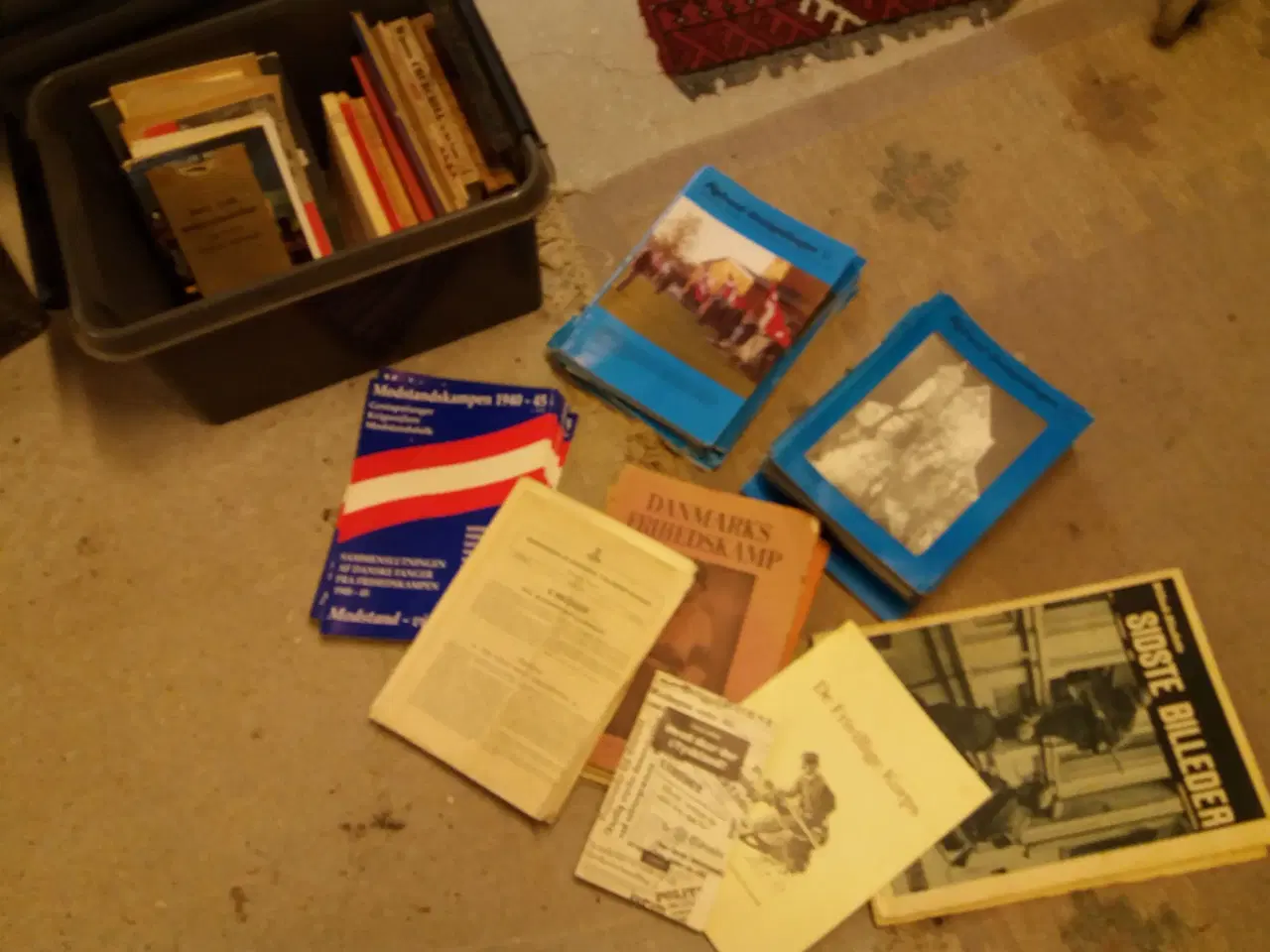 Billede 2 - blade og bøger fra 2. verdenskrig